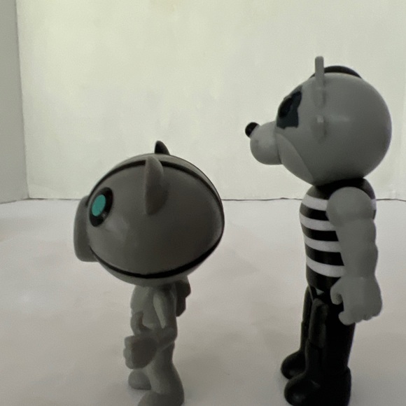 Roblox PIGGY Series 3 FRIENDLY ROBBY and RASH Action Figure Lot Of 2 Loose - Picture 2 of 6